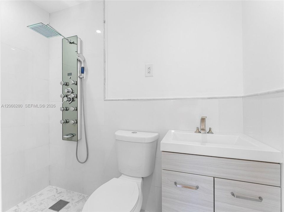 En Venta: $825,000 (4 camas, 3 baños, 2352 Pies cuadrados)