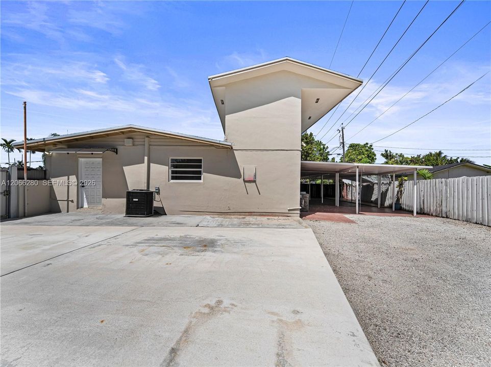 En Venta: $825,000 (4 camas, 3 baños, 2352 Pies cuadrados)