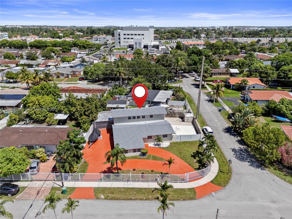 En Venta: $825,000 (4 camas, 3 baños, 2352 Pies cuadrados)