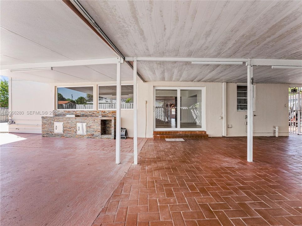 En Venta: $825,000 (4 camas, 3 baños, 2352 Pies cuadrados)