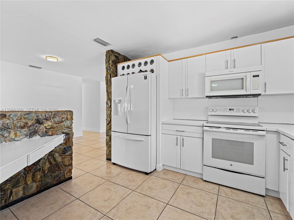 En Venta: $825,000 (4 camas, 3 baños, 2352 Pies cuadrados)