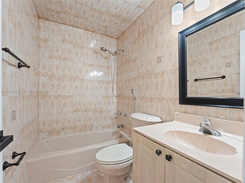 En Venta: $825,000 (4 camas, 3 baños, 2352 Pies cuadrados)