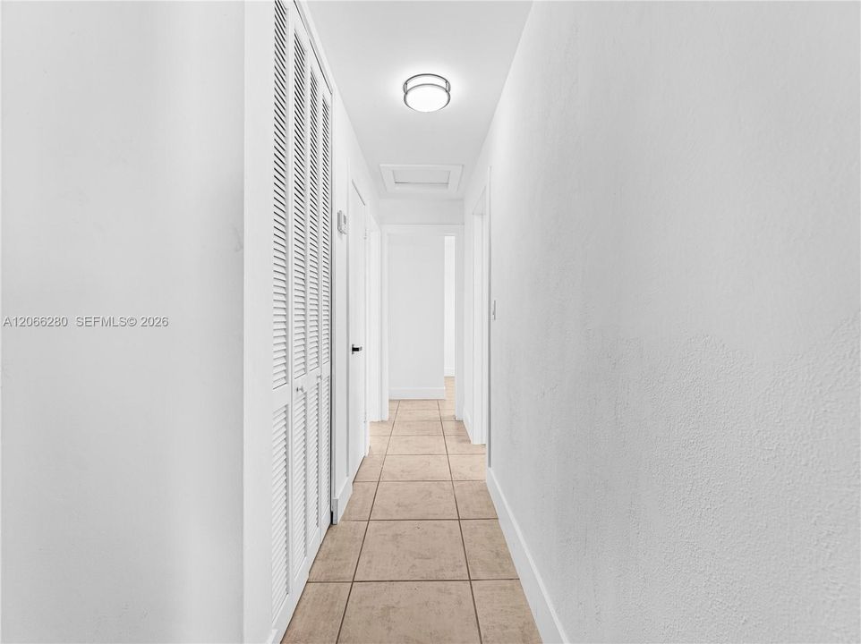 En Venta: $825,000 (4 camas, 3 baños, 2352 Pies cuadrados)