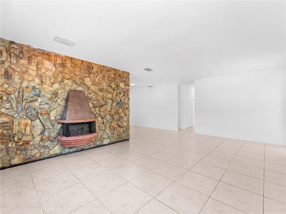 En Venta: $825,000 (4 camas, 3 baños, 2352 Pies cuadrados)