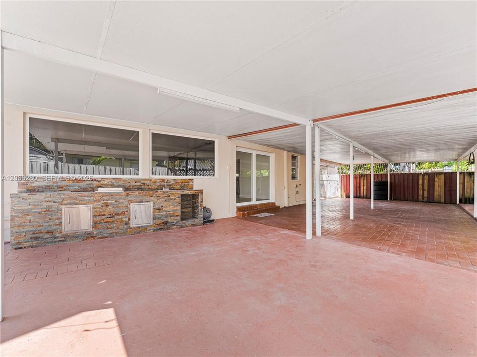 En Venta: $825,000 (4 camas, 3 baños, 2352 Pies cuadrados)