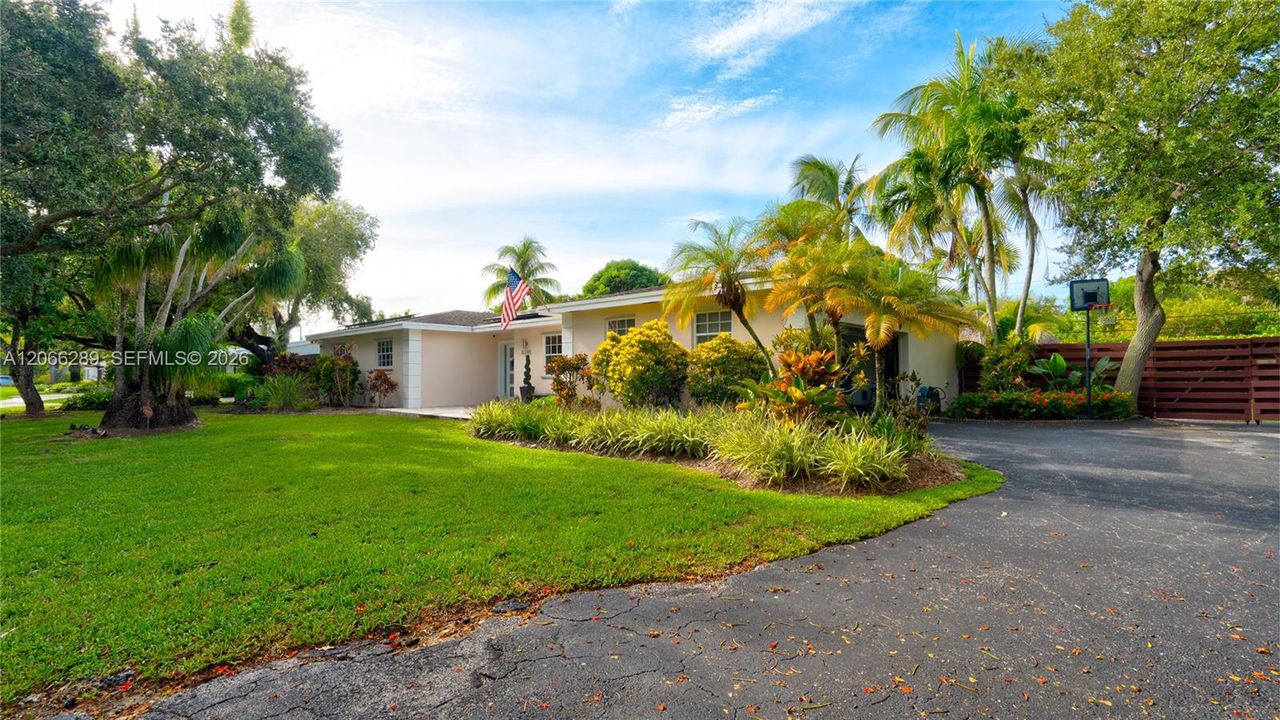 For Rent: $8,500 (3 beds, 2 baths, 1864 Square Feet)