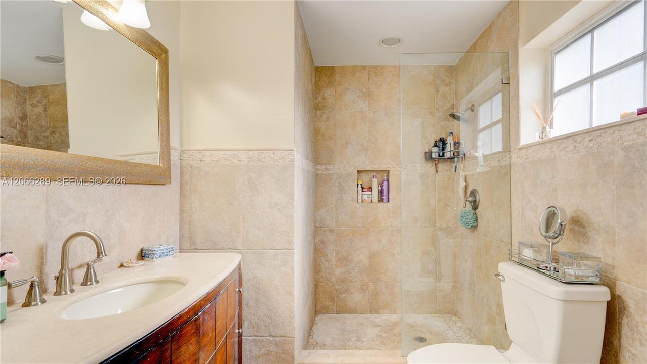 For Rent: $8,500 (3 beds, 2 baths, 1864 Square Feet)