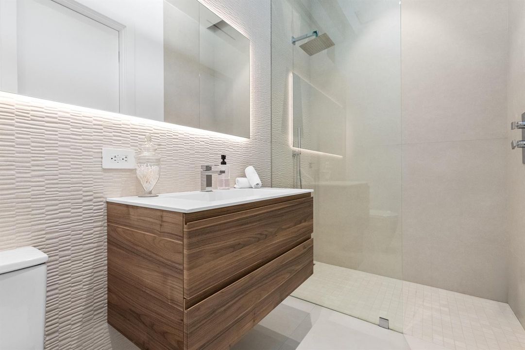 Guest Bath 6
