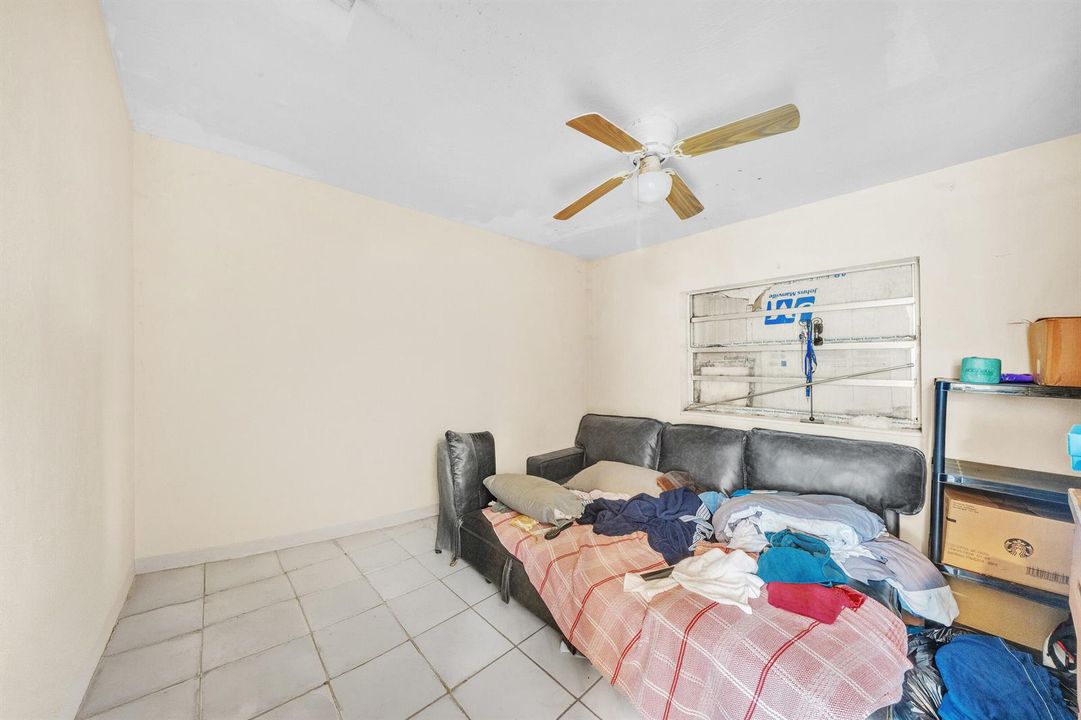 15 Guest Bedroom C