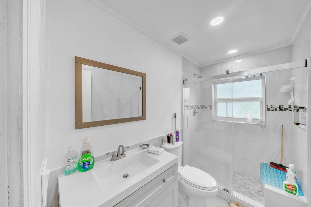 12 Guest Bathroom