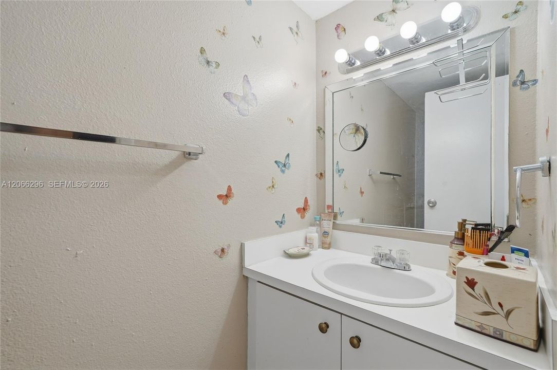 For Sale: $170,000 (2 beds, 2 baths, 1376 Square Feet)