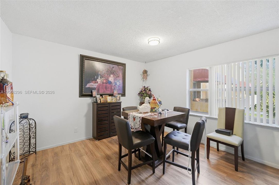 For Sale: $170,000 (2 beds, 2 baths, 1376 Square Feet)