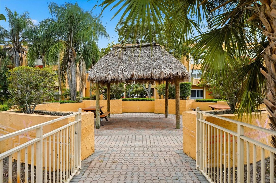 For Sale: $170,000 (2 beds, 2 baths, 1376 Square Feet)