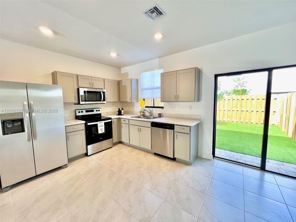 For Rent: $2,550 (3 beds, 3 baths, 0 Square Feet)