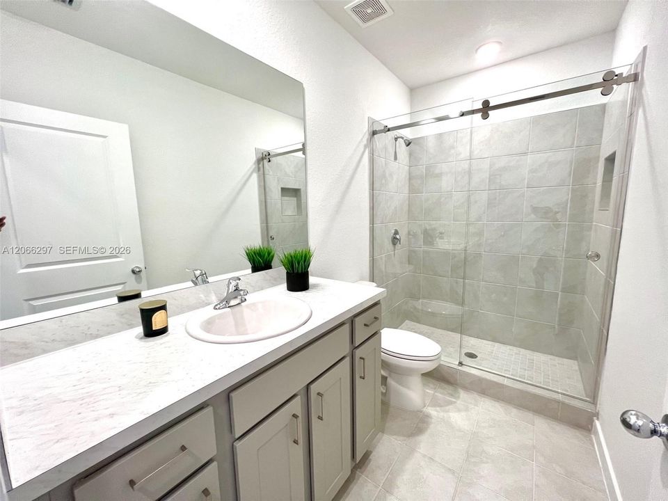 For Rent: $2,550 (3 beds, 3 baths, 0 Square Feet)