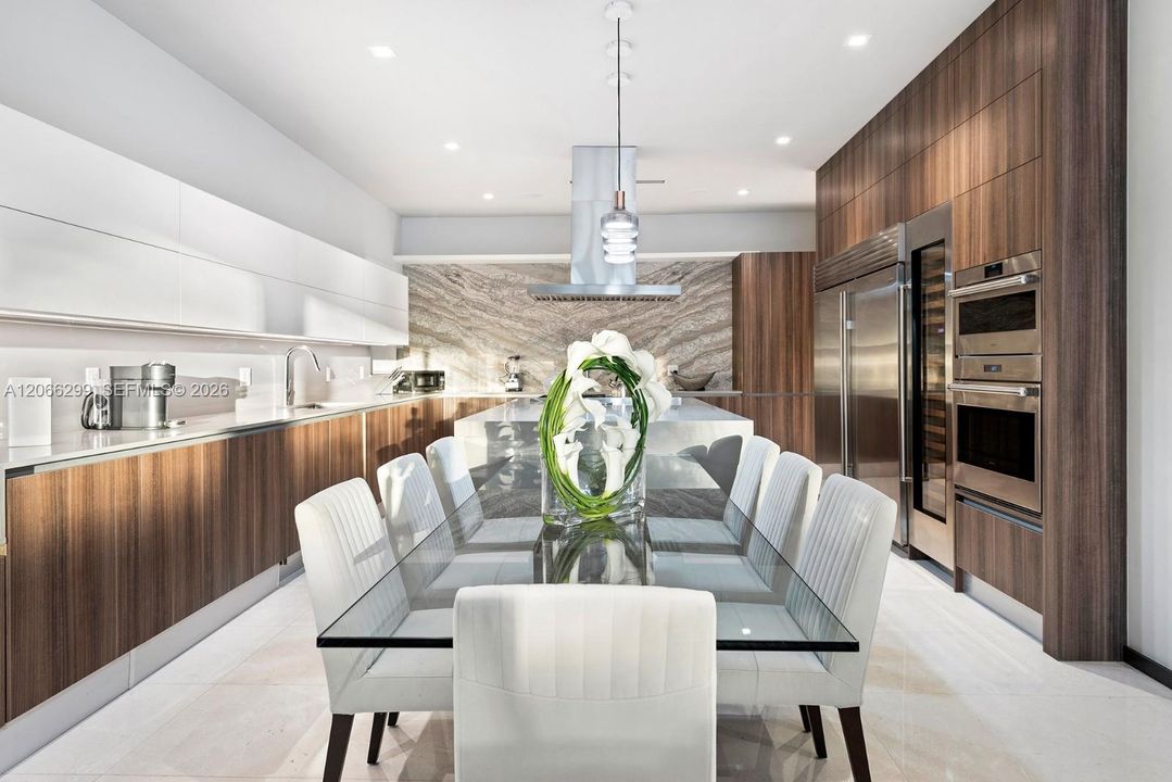 Recently Rented: $55,000 (7 beds, 6 baths, 6459 Square Feet)