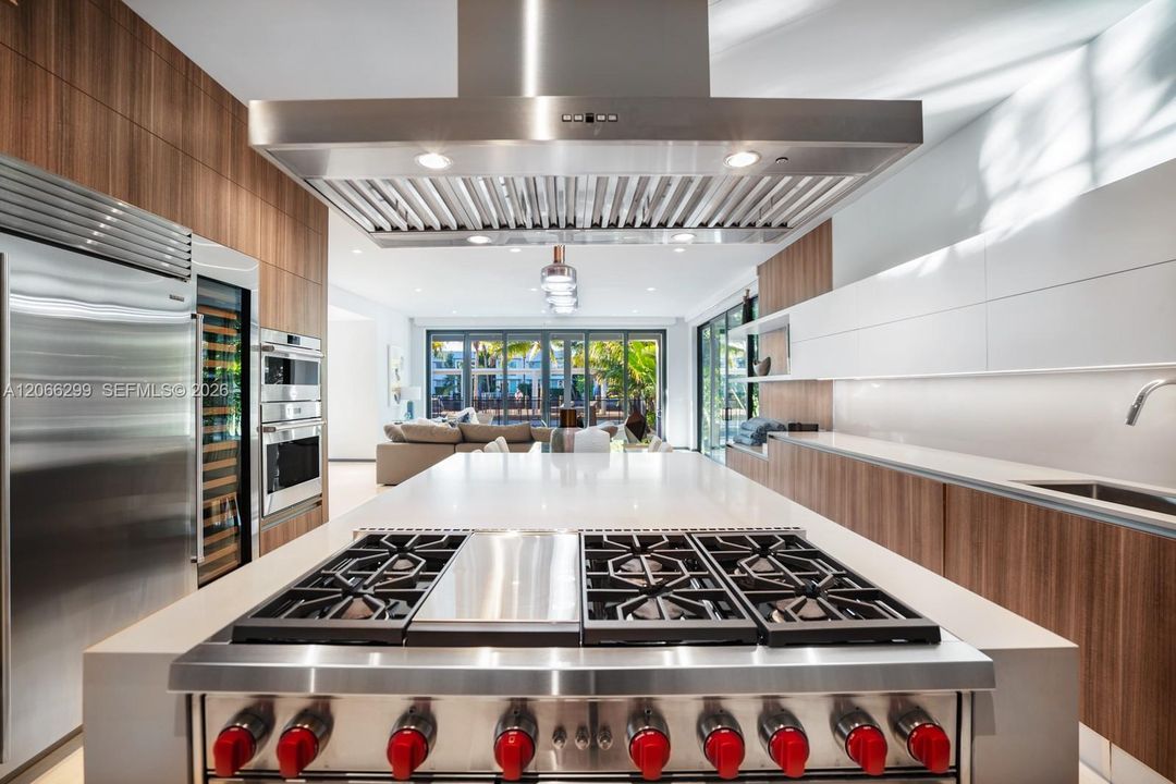 Recently Rented: $55,000 (7 beds, 6 baths, 6459 Square Feet)