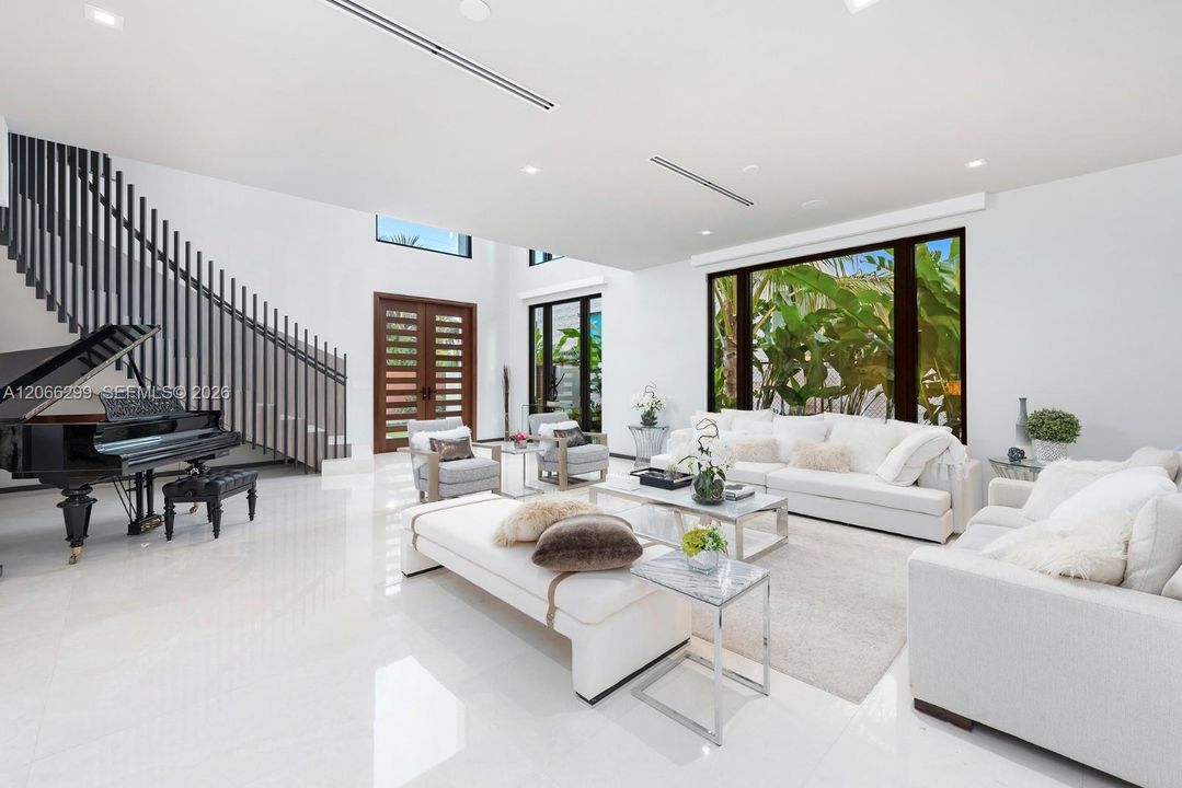 Recently Rented: $55,000 (7 beds, 6 baths, 6459 Square Feet)
