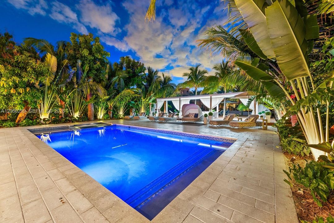 Recently Rented: $55,000 (7 beds, 6 baths, 6459 Square Feet)