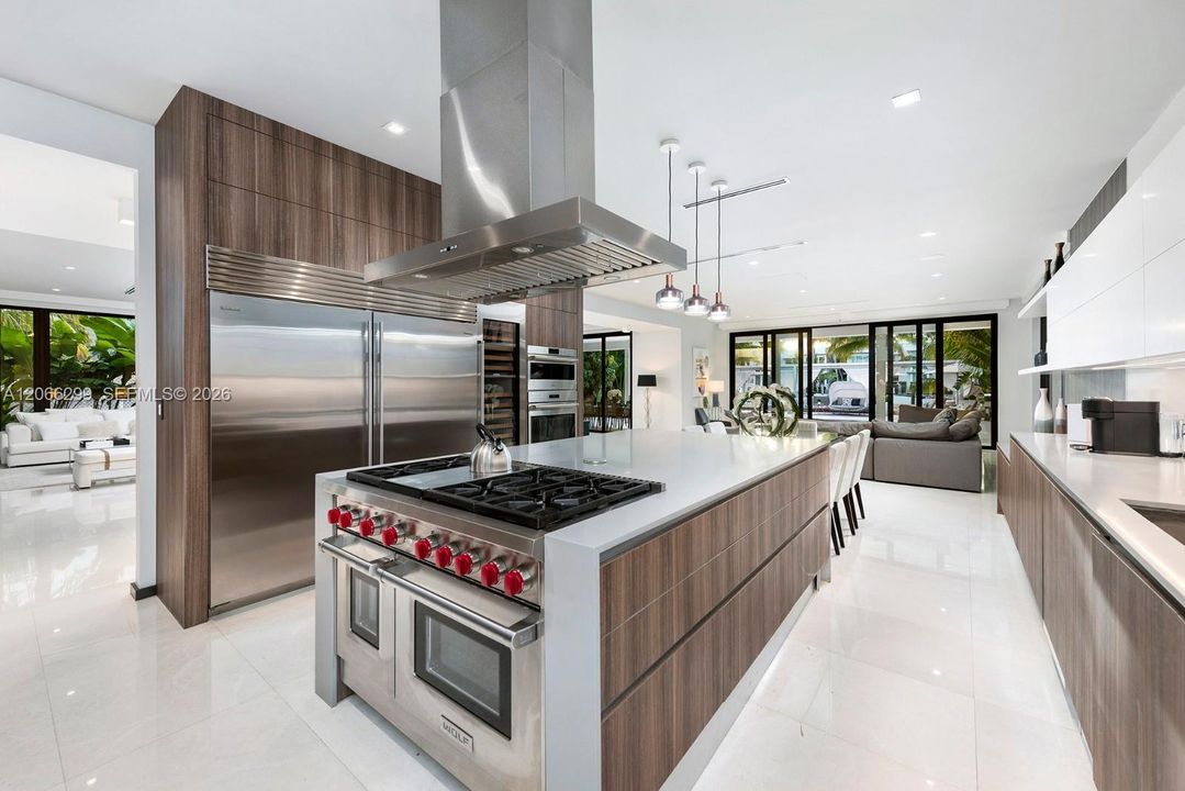 Recently Rented: $55,000 (7 beds, 6 baths, 6459 Square Feet)