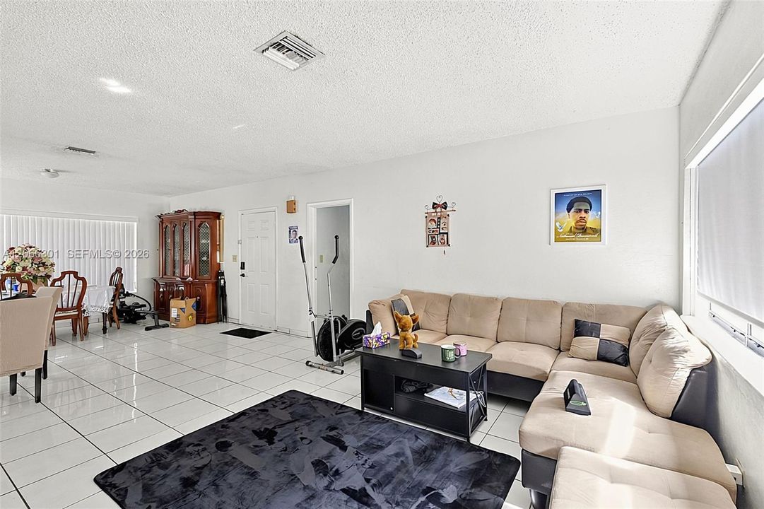 Active With Contract: $489,990 (2 beds, 2 baths, 1539 Square Feet)