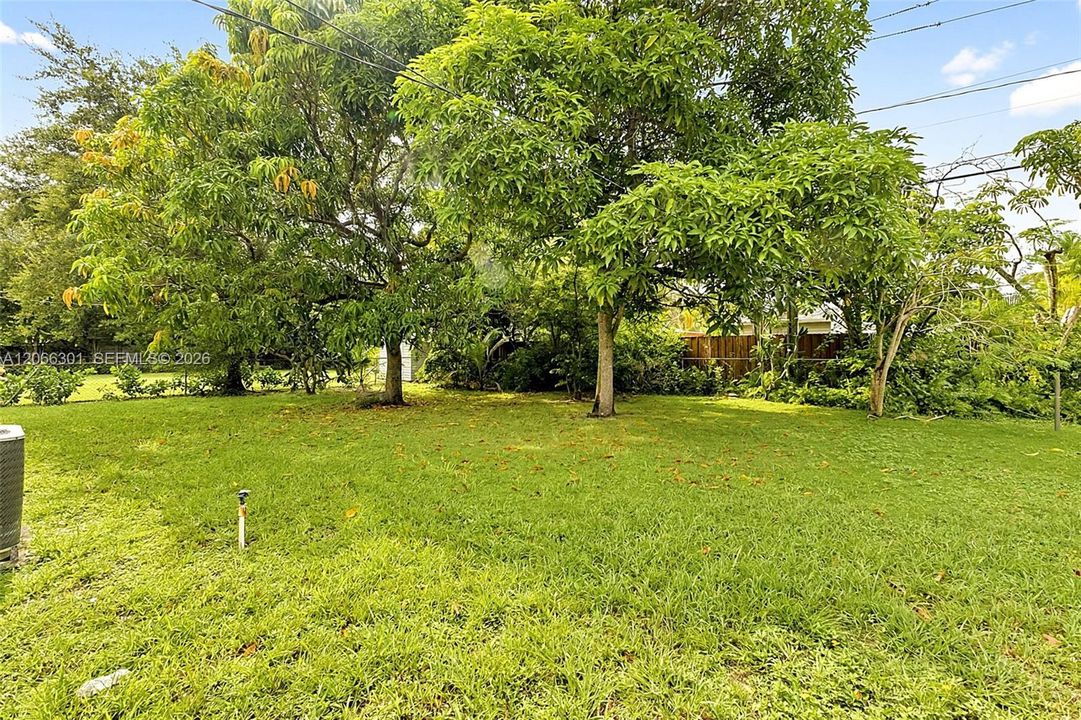 Active With Contract: $489,990 (2 beds, 2 baths, 1539 Square Feet)