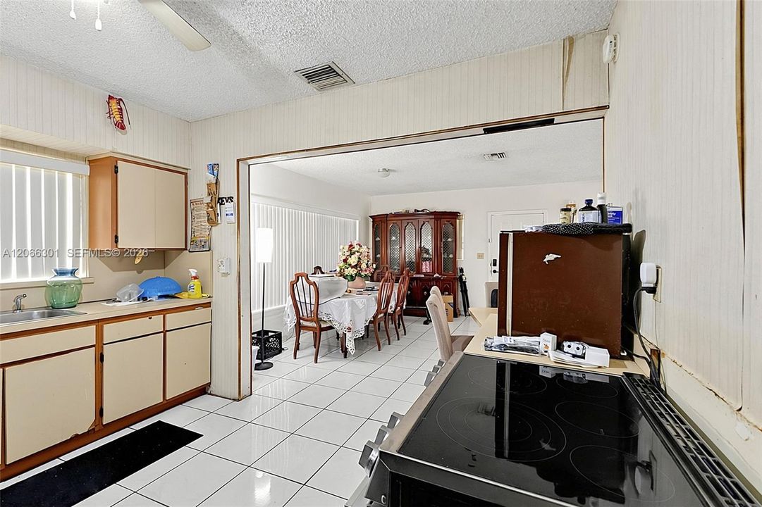 Active With Contract: $489,990 (2 beds, 2 baths, 1539 Square Feet)