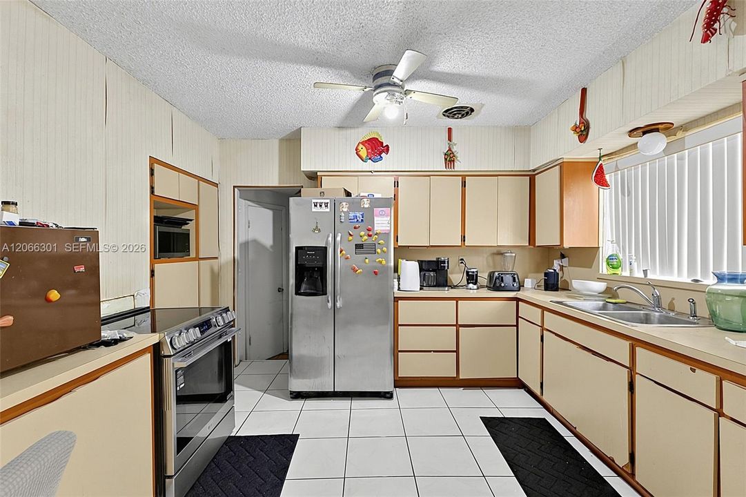 Active With Contract: $489,990 (2 beds, 2 baths, 1539 Square Feet)