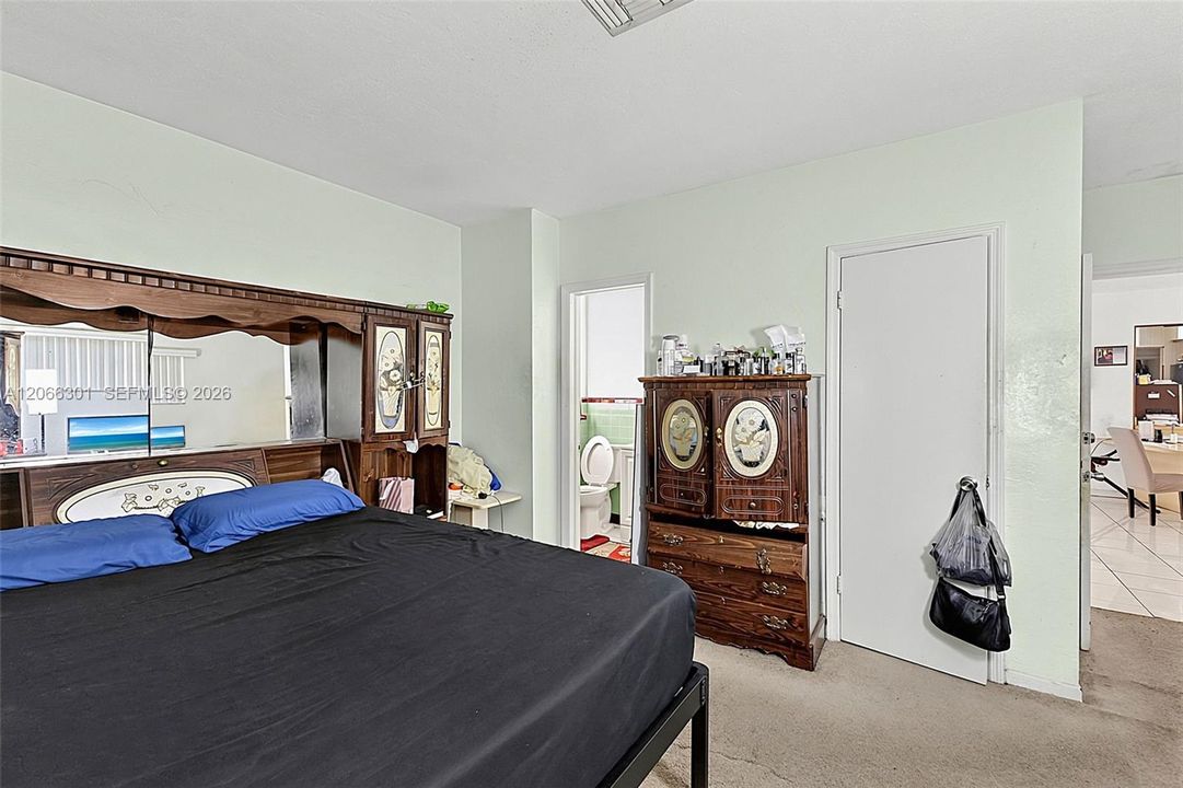 Active With Contract: $489,990 (2 beds, 2 baths, 1539 Square Feet)