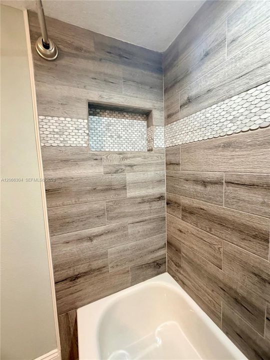 En Venta: $250,000 (2 camas, 2 baños, 1095 Pies cuadrados)