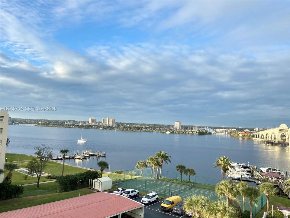 En Venta: $250,000 (2 camas, 2 baños, 1095 Pies cuadrados)