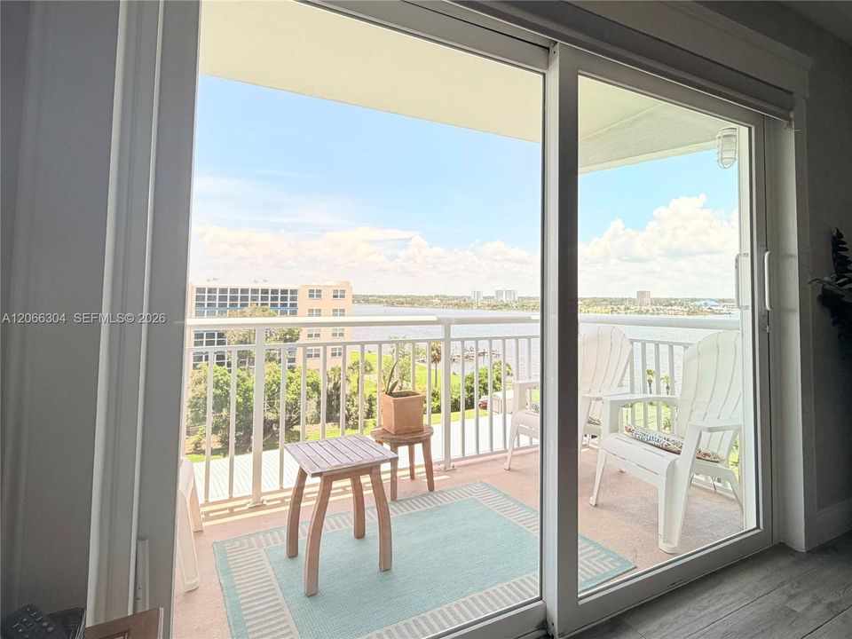 En Venta: $250,000 (2 camas, 2 baños, 1095 Pies cuadrados)