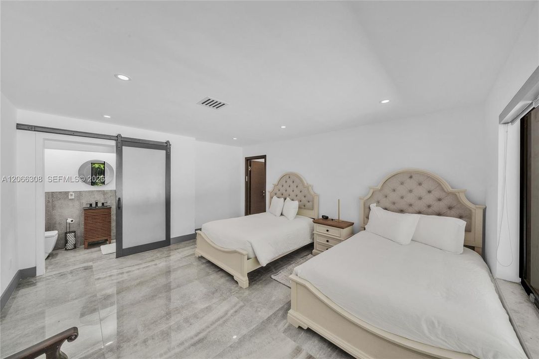 For Sale: $4,595,000 (7 beds, 5 baths, 4755 Square Feet)