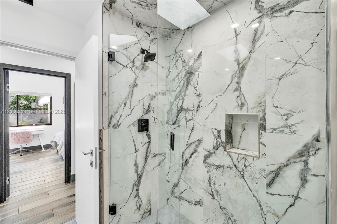 For Sale: $4,595,000 (7 beds, 5 baths, 4755 Square Feet)