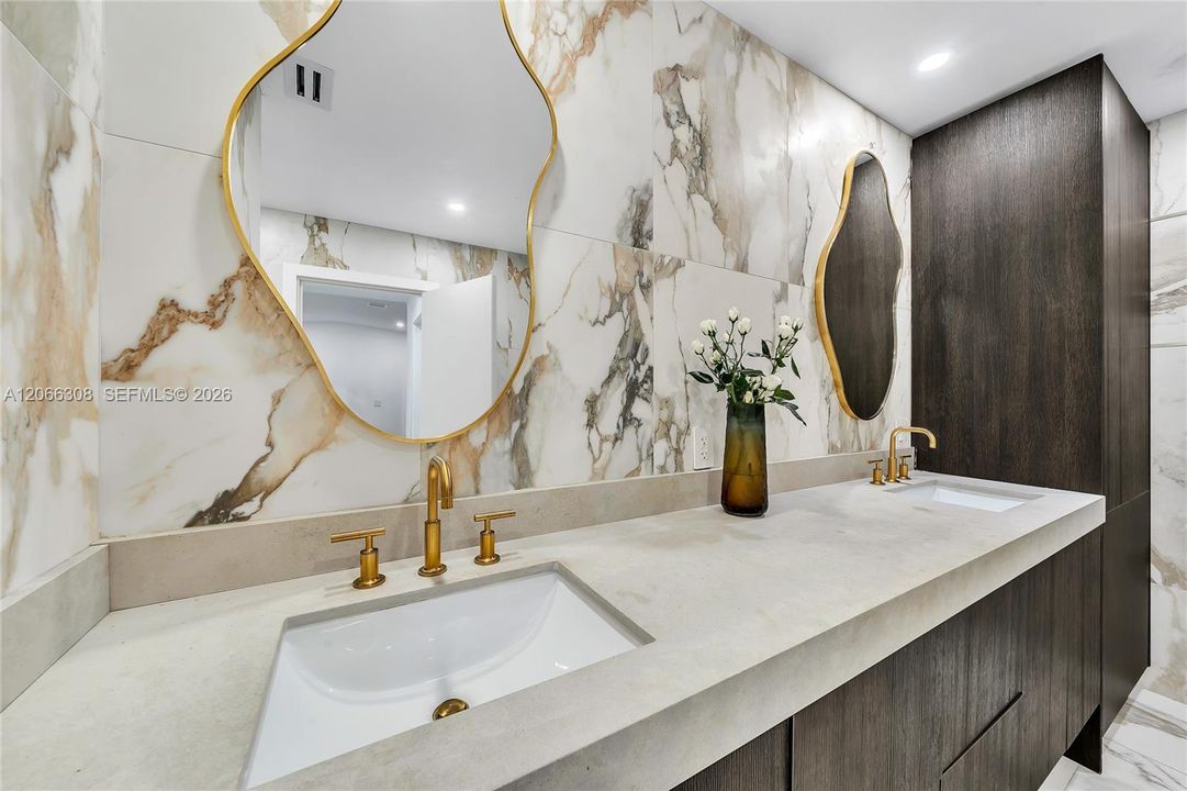For Sale: $4,595,000 (7 beds, 5 baths, 4755 Square Feet)