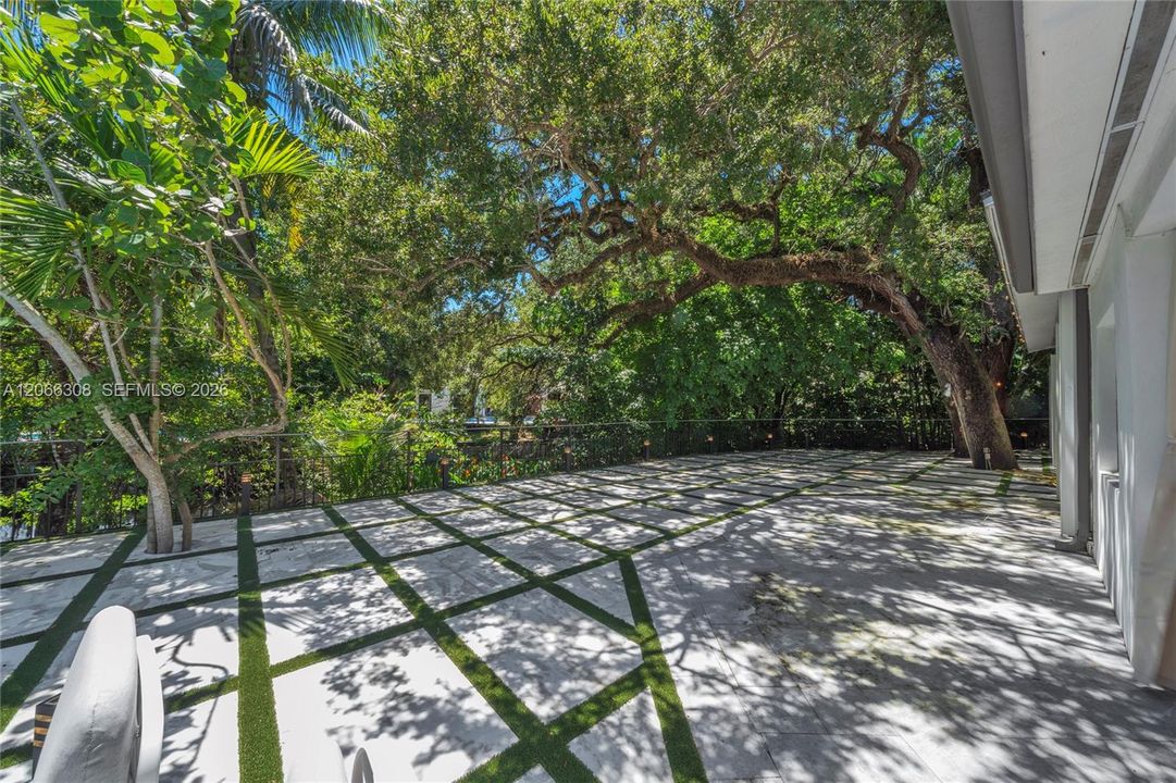 For Sale: $4,595,000 (7 beds, 5 baths, 4755 Square Feet)