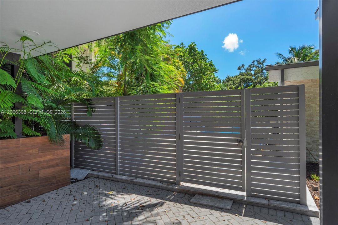 For Sale: $4,595,000 (7 beds, 5 baths, 4755 Square Feet)