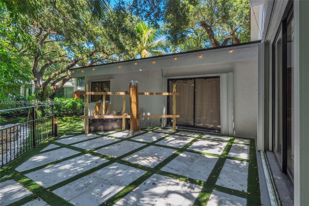 For Sale: $4,595,000 (7 beds, 5 baths, 4755 Square Feet)