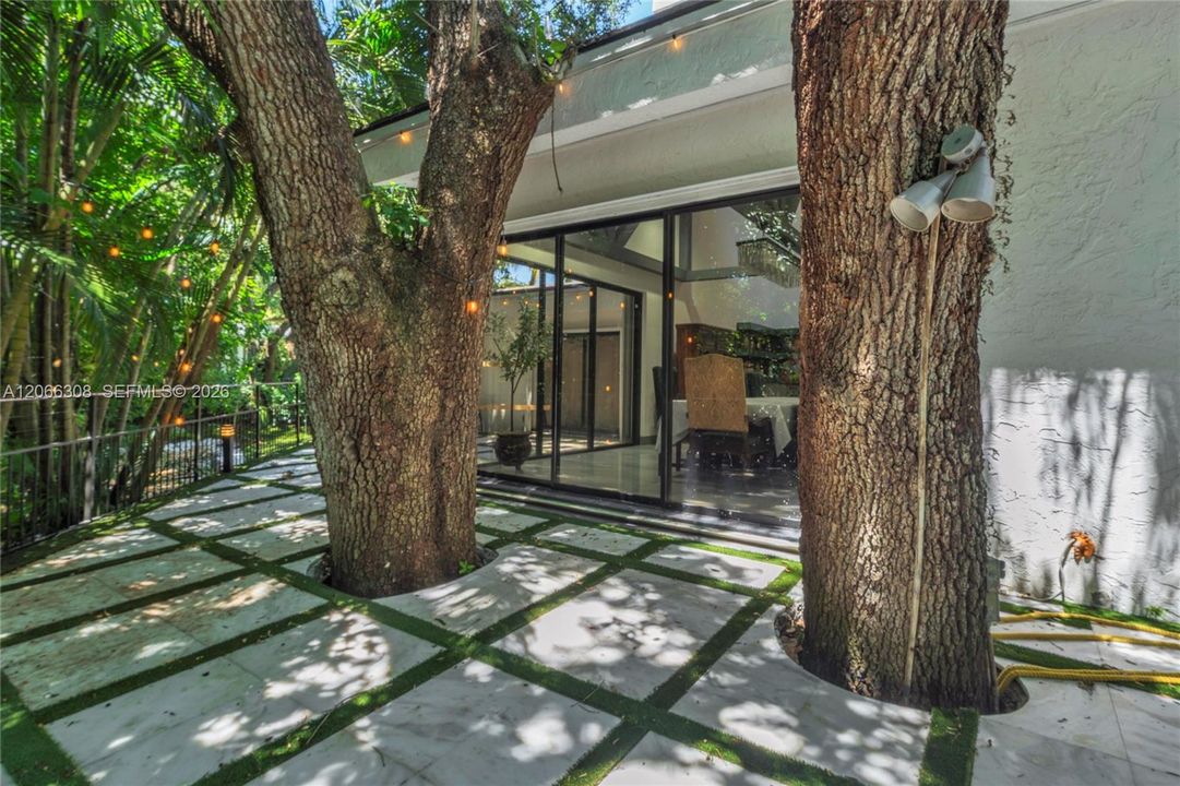 For Sale: $4,595,000 (7 beds, 5 baths, 4755 Square Feet)