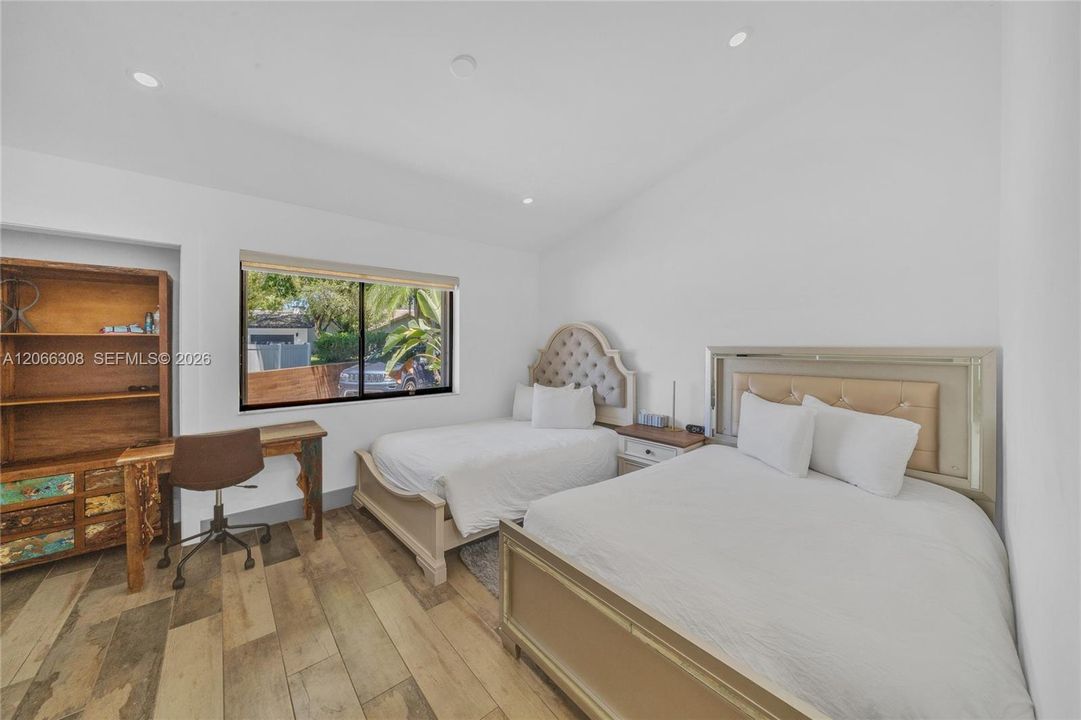 For Sale: $4,595,000 (7 beds, 5 baths, 4755 Square Feet)