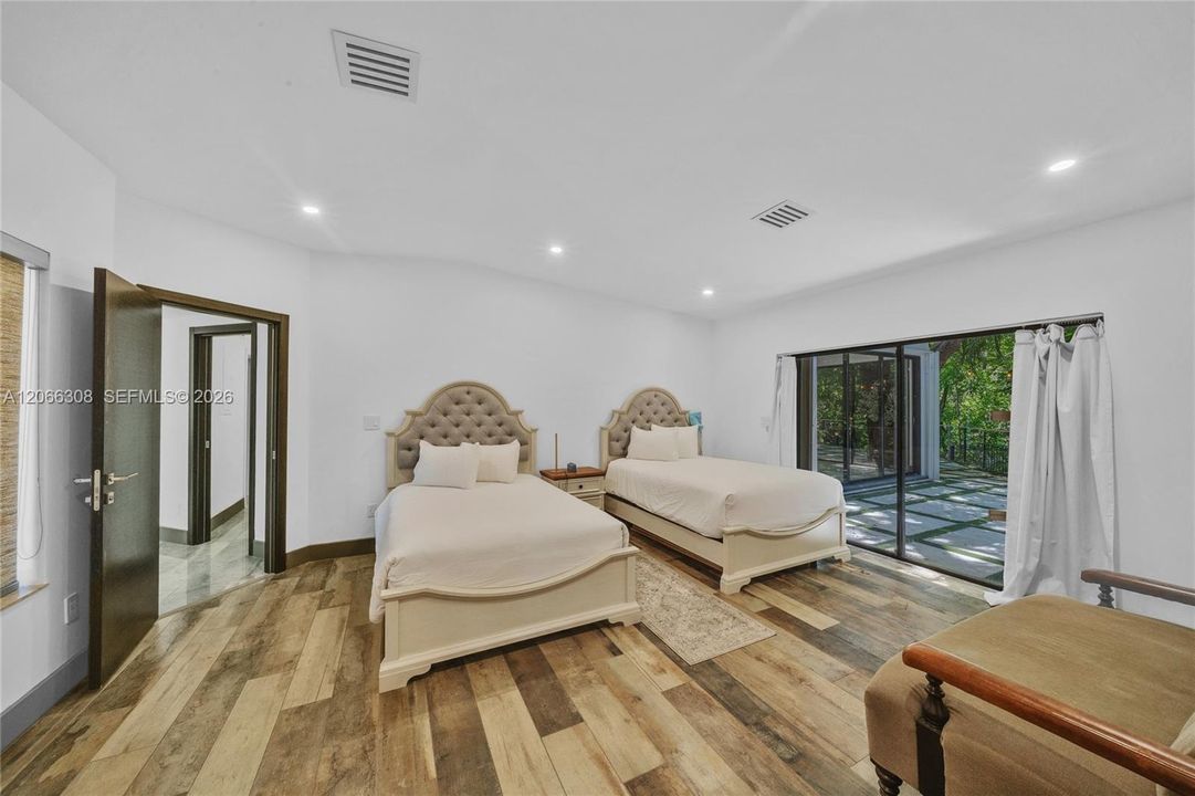For Sale: $4,595,000 (7 beds, 5 baths, 4755 Square Feet)