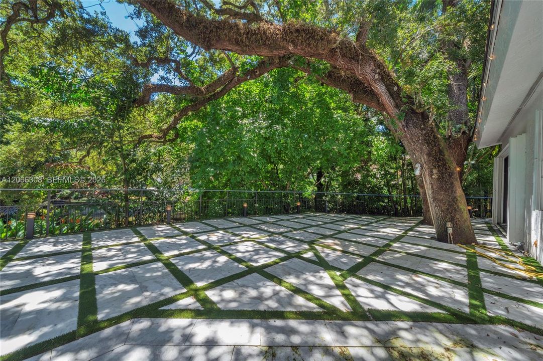 For Sale: $4,595,000 (7 beds, 5 baths, 4755 Square Feet)