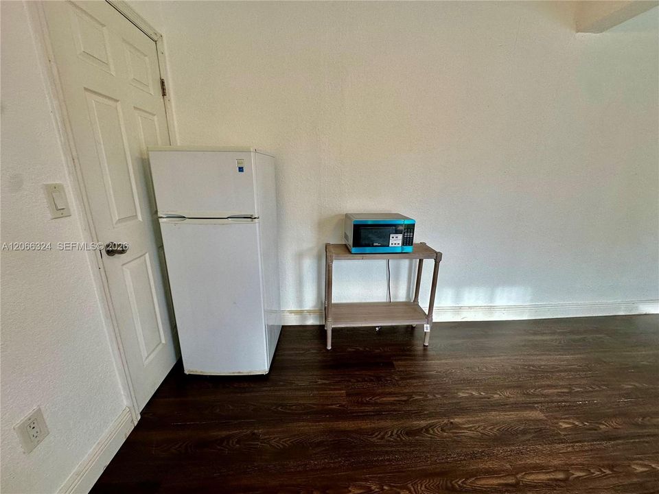 For Rent: $1,000 (0 beds, 1 baths, 0 Square Feet)