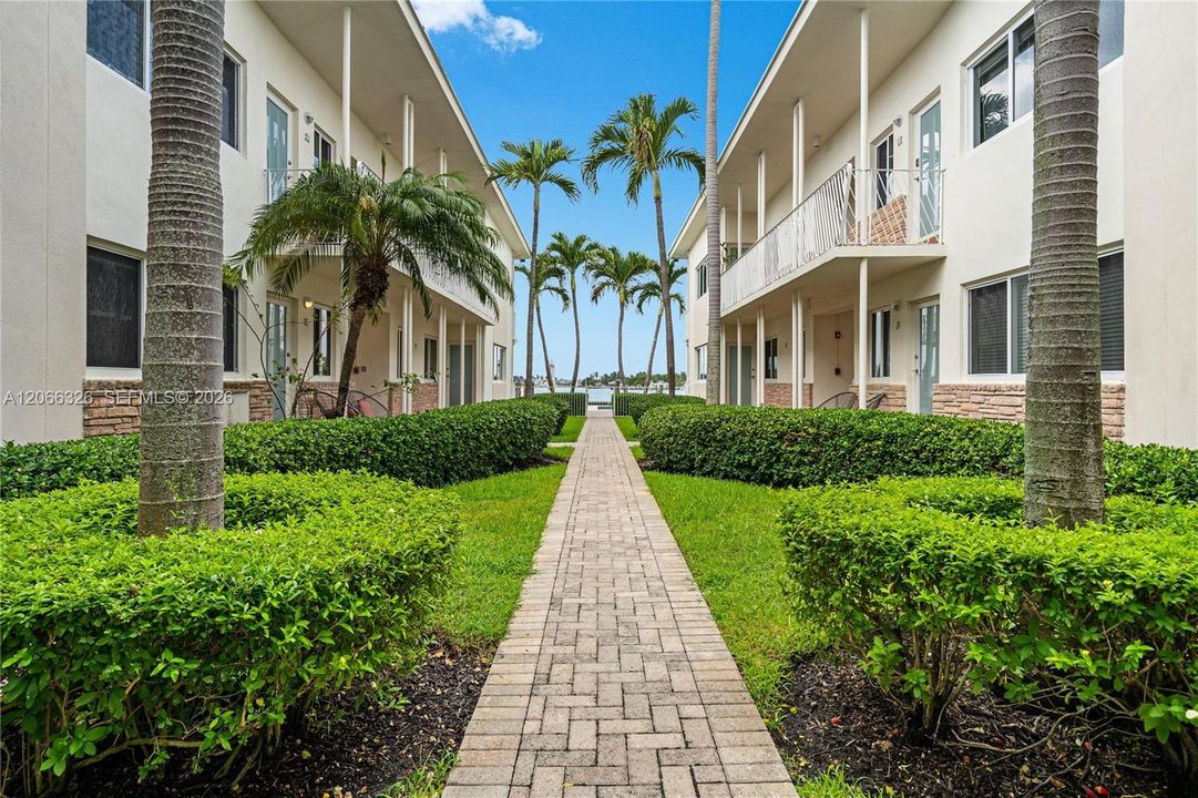 For Sale: $399,000 (1 beds, 1 baths, 664 Square Feet)