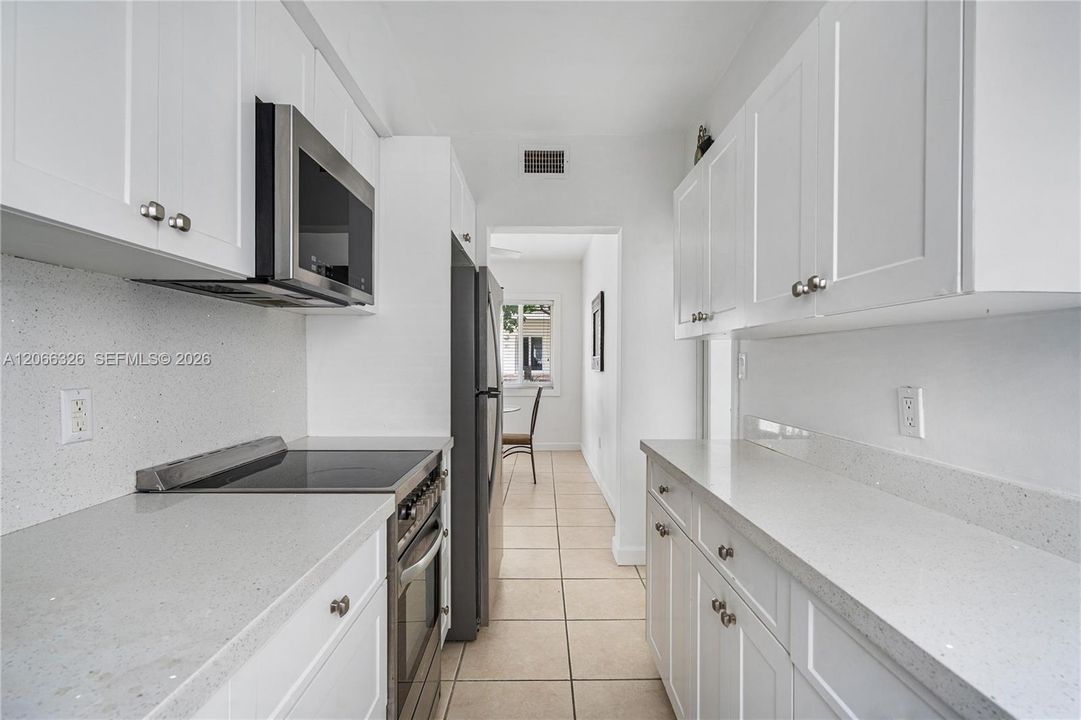 For Sale: $399,000 (1 beds, 1 baths, 664 Square Feet)