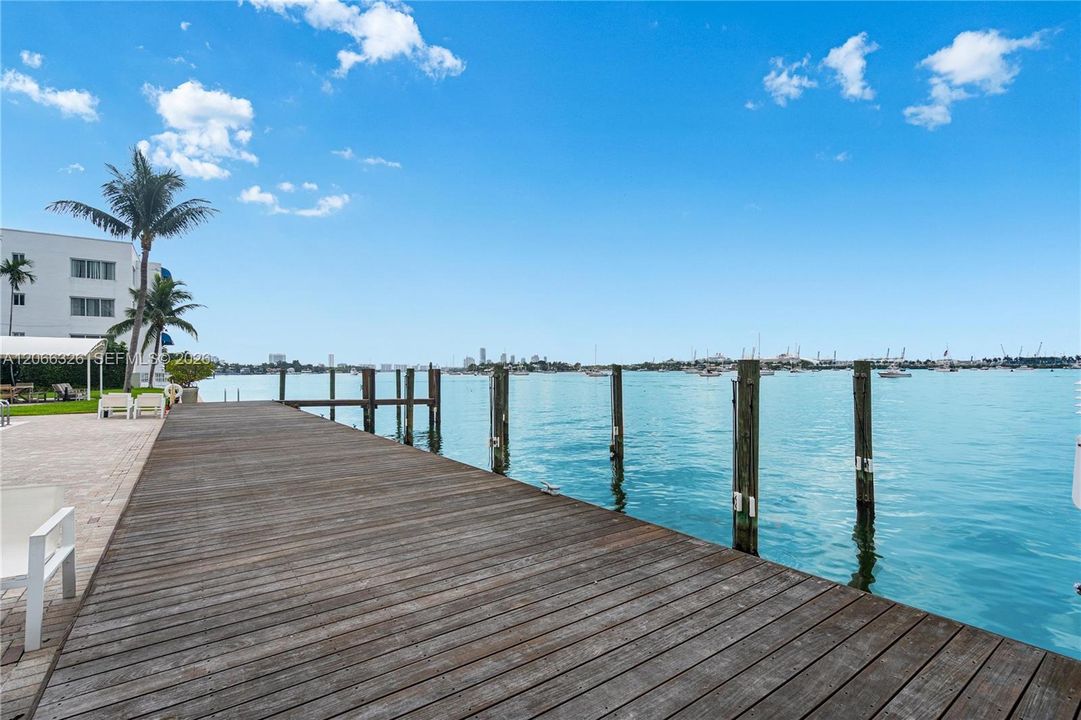 For Sale: $399,000 (1 beds, 1 baths, 664 Square Feet)