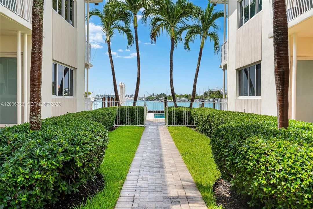 For Sale: $399,000 (1 beds, 1 baths, 664 Square Feet)