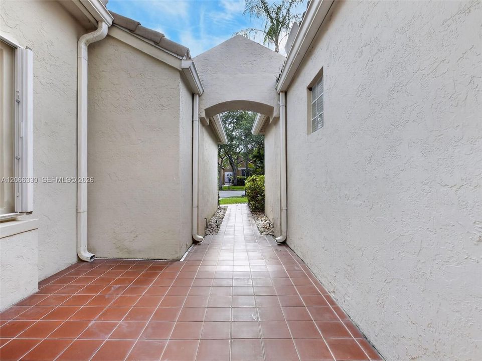 For Rent: $4,500 (3 beds, 2 baths, 1777 Square Feet)