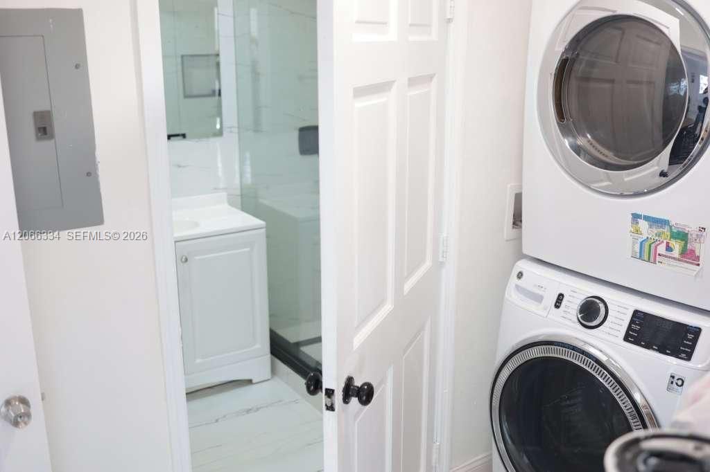 For Rent: $5,500 (4 beds, 3 baths, 1420 Square Feet)
