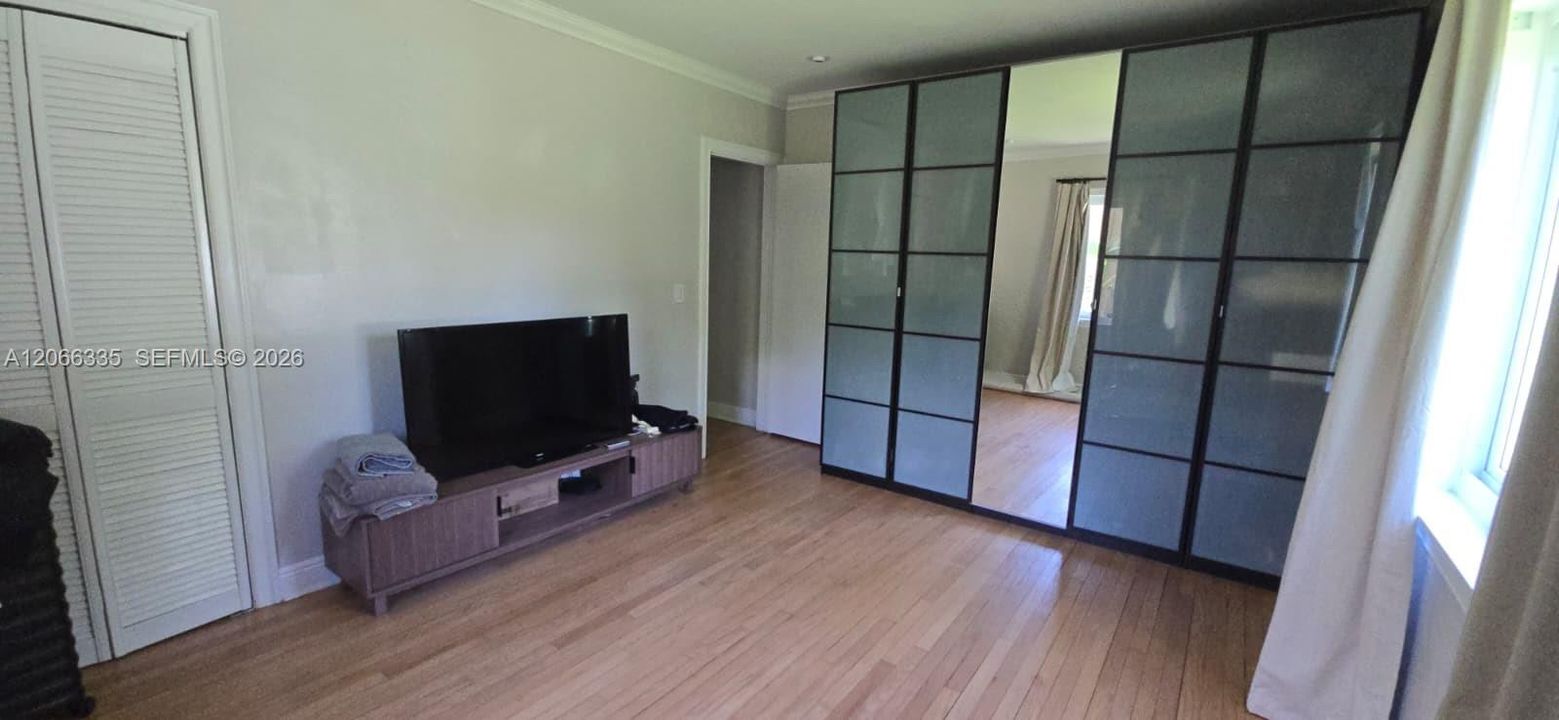 For Rent: $4,700 (3 beds, 2 baths, 1368 Square Feet)